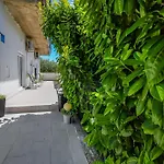 Tomo - Near Airport Appartement