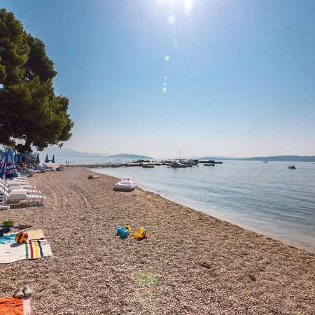 Apartment Tomo - 3km From Split Airport