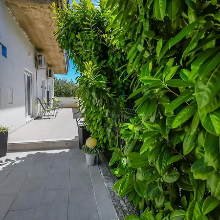 Tomo - 3km From Split Airport Apartment
